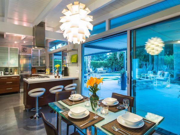 Palm Springs Home 990915