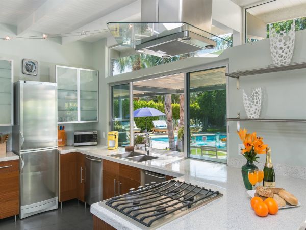 Palm Springs Home 990915