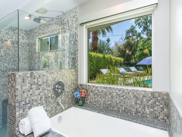 Palm Springs Home 990915