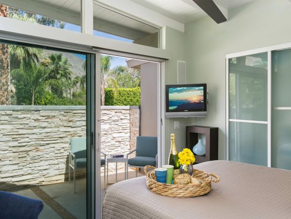 Palm Springs Home 990915