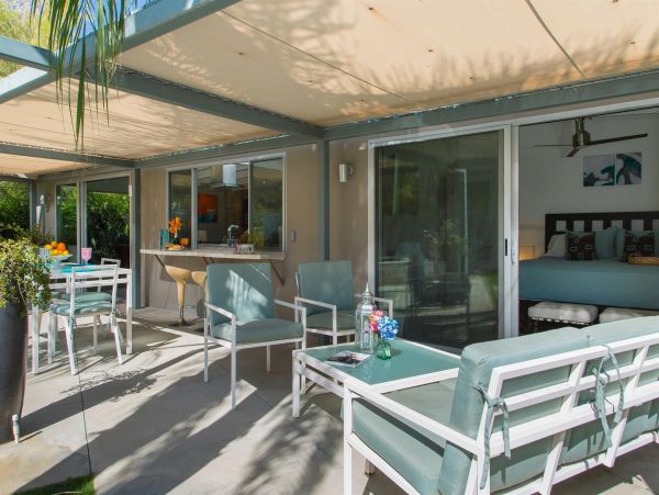 Palm Springs Home 990915