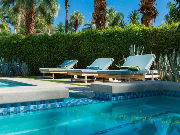 Palm Springs Home 990915