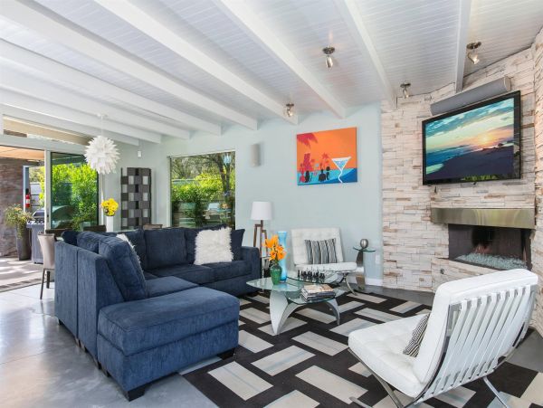 Palm Springs Home 990915