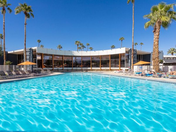 Palm Springs Home 990916