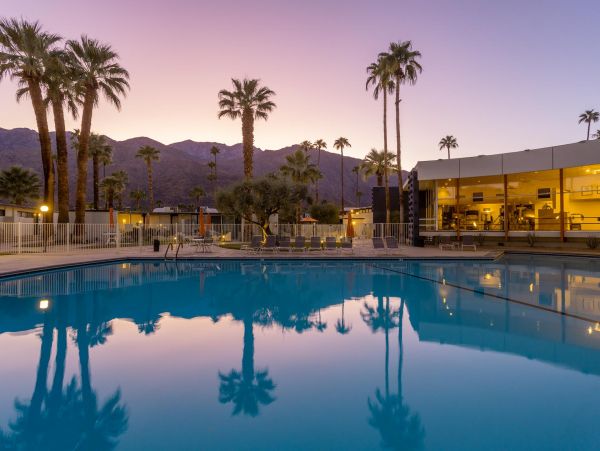 Palm Springs Home 990916