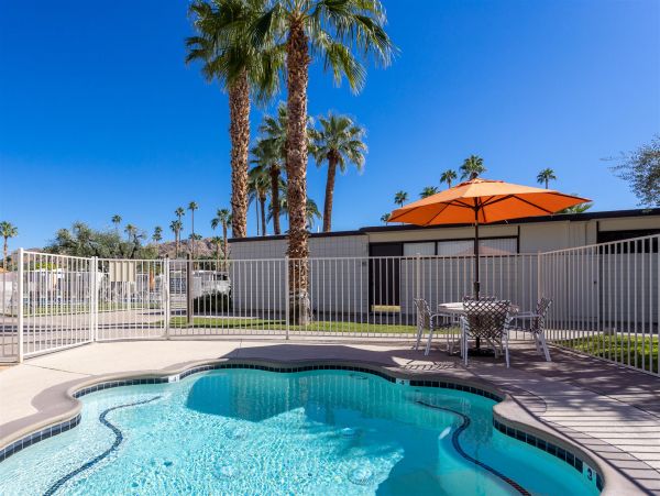 Palm Springs Home 990916