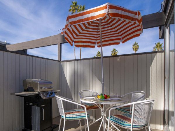 Palm Springs Home 990916