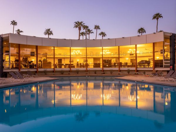Palm Springs Home 990916