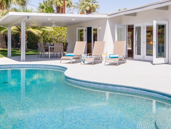 Palm Springs Home 990917