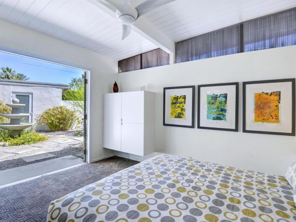 Palm Springs Home 990917