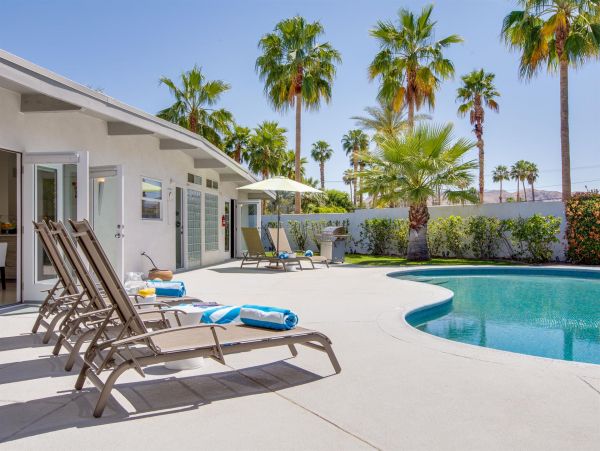 Palm Springs Home 990917