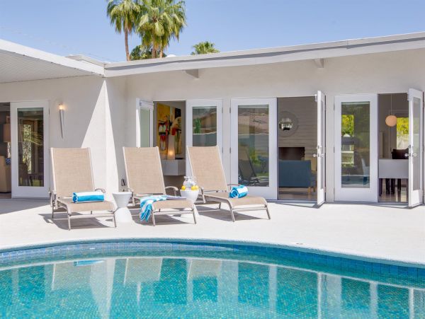 Palm Springs Home 990917