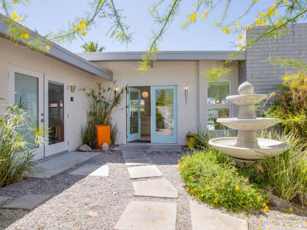 Palm Springs Home 990917
