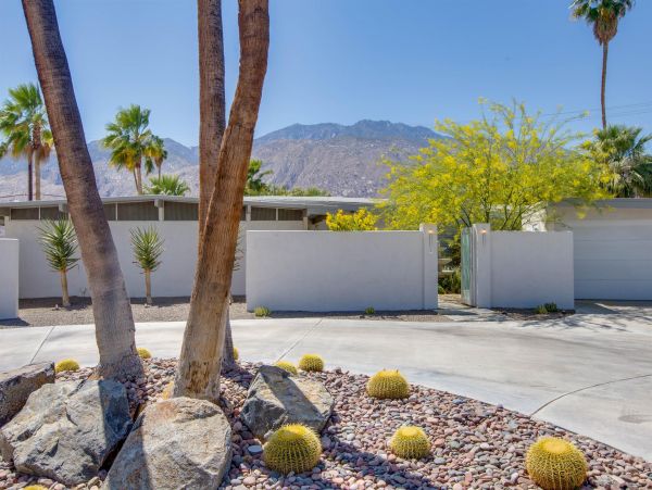 Palm Springs Home 990917