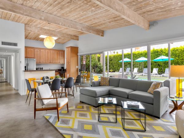 Palm Springs Home 990918
