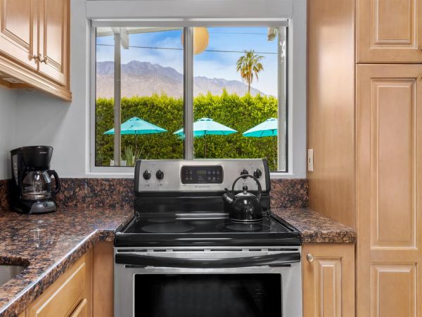 Palm Springs Home 990918