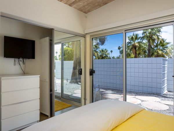 Palm Springs Home 990918