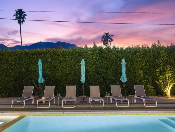 Palm Springs Home 990918