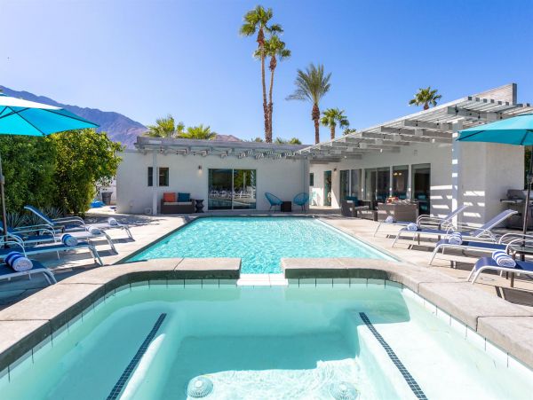 Palm Springs Home 990919