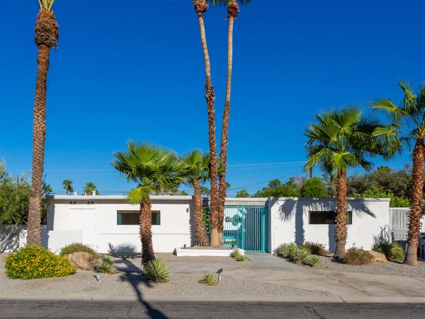 Palm Springs Home 990919