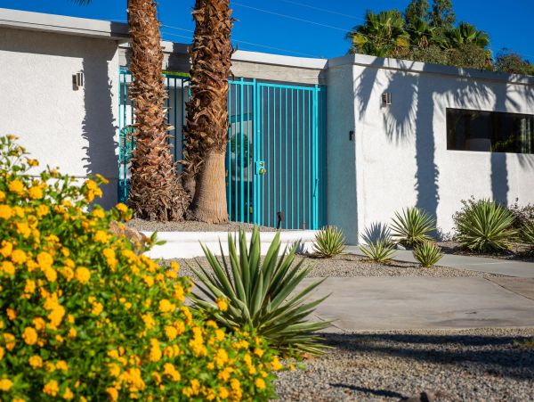 Palm Springs Home 990919