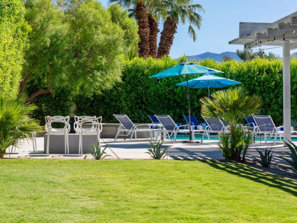 Palm Springs Home 990919