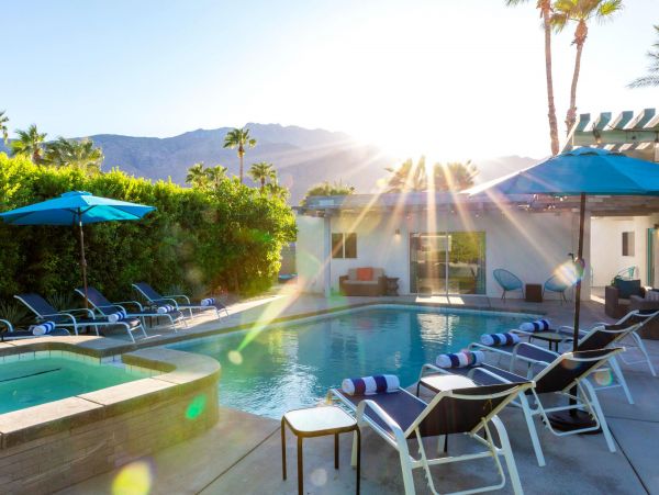 Palm Springs Home 990919