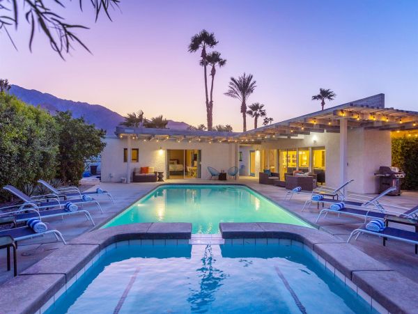Palm Springs Home 990919