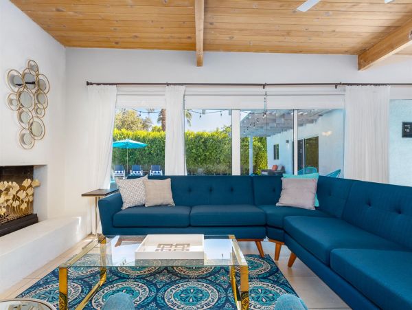 Palm Springs Home 990919