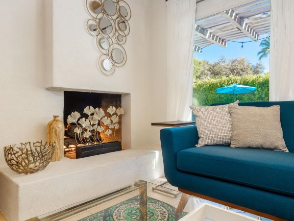 Palm Springs Home 990919