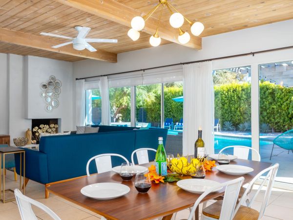 Palm Springs Home 990919