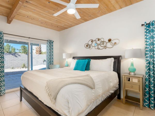 Palm Springs Home 990919