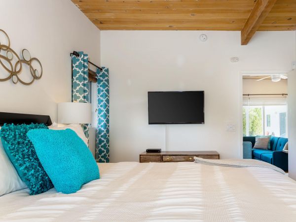 Palm Springs Home 990919