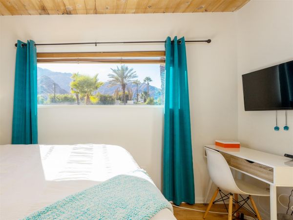 Palm Springs Home 990919