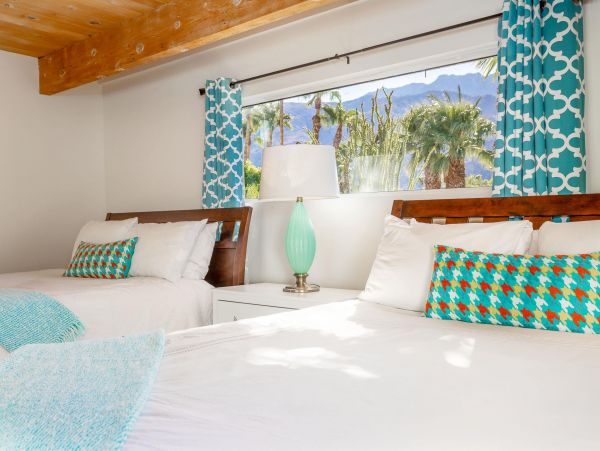 Palm Springs Home 990919