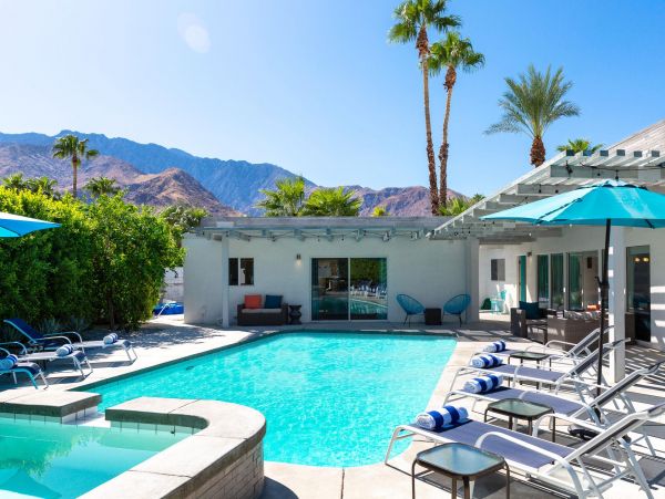 Palm Springs Home 990919