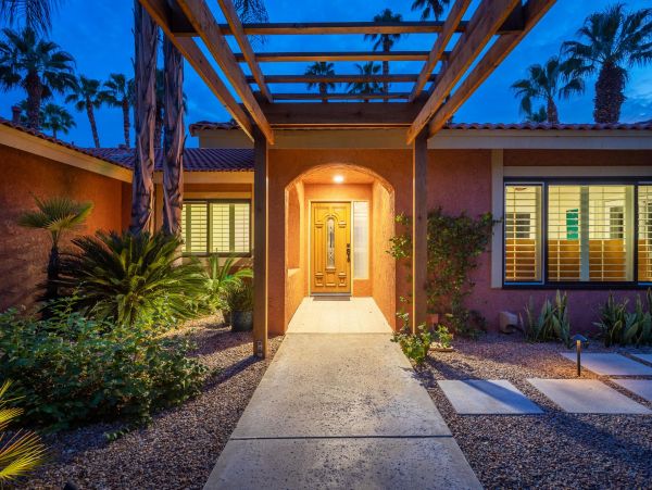 Palm Springs Home 990920