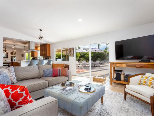 Palm Springs Home 990920