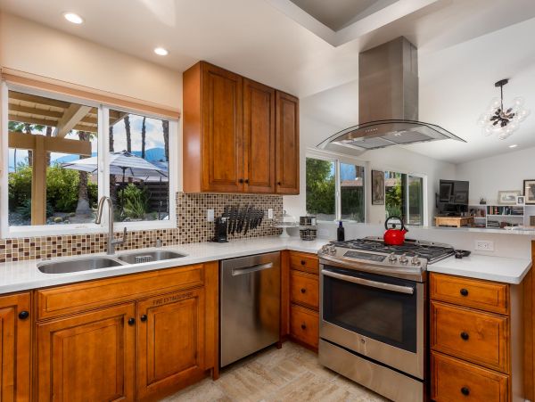 Palm Springs Home 990920