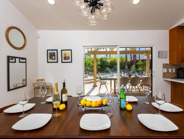Palm Springs Home 990920