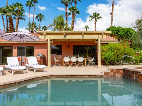 Palm Springs Home 990920