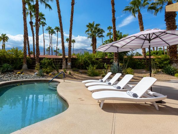 Palm Springs Home 990920