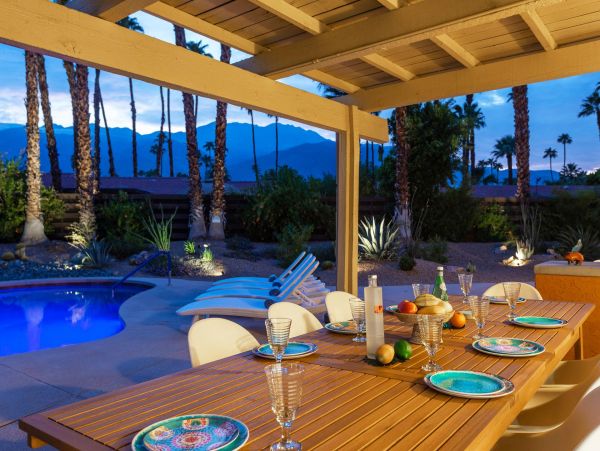 Palm Springs Home 990920
