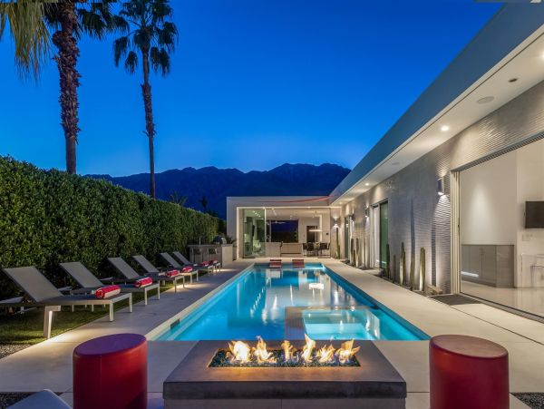 Palm Springs Home 990921