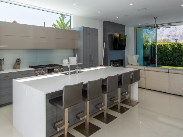 Palm Springs Home 990921
