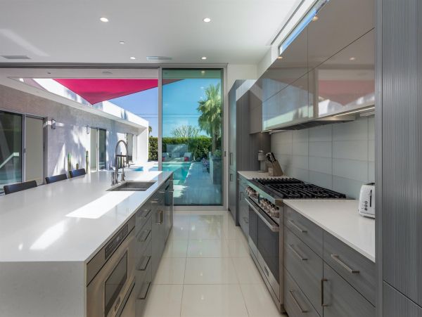 Palm Springs Home 990921