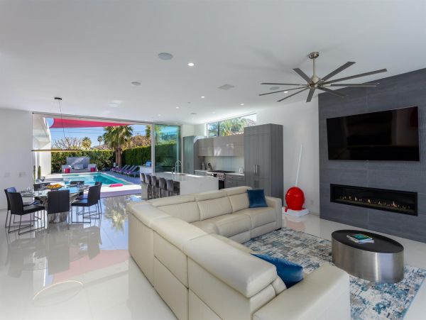 Palm Springs Home 990921
