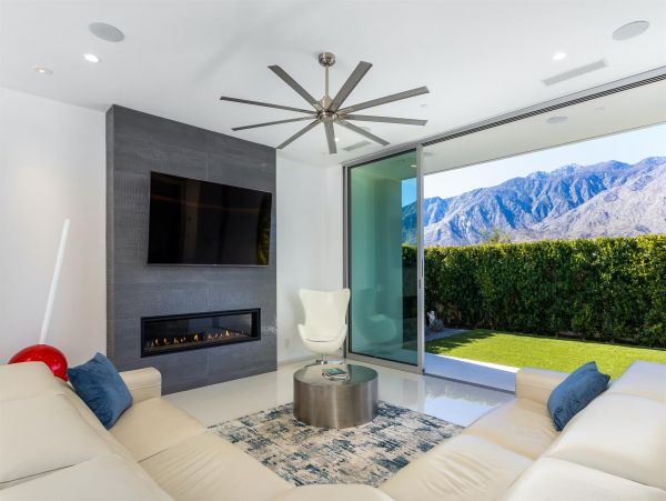Palm Springs Home 990921