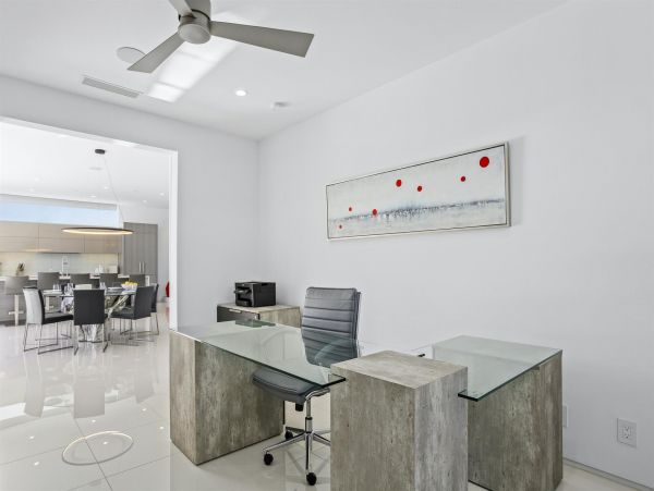 Palm Springs Home 990921