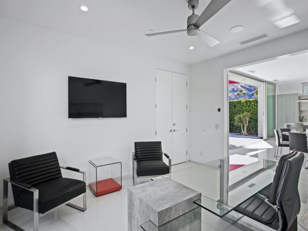 Palm Springs Home 990921